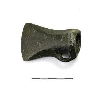 AI-4329:1 Ridala linnamägi, putkkirves (f. Jaana Ratas)