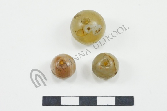 AI-2926:1 leiukoht teadmata, kaltsedonhelmes (f. Mari-Liis Posti)