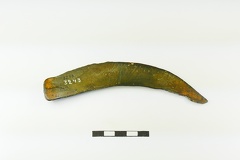 AI-3243 Raasiku juhuleid, pronksist sirp (f. Mari-Liis Posti)