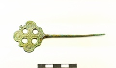 AI-4116:CLVI:155 Kaberla kalmistu, kaksikristpeaga ehtenõel (f. Mari-Liis Posti)
