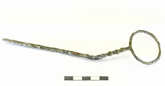 AI-4444:99 Lehmja-Loo II tarandkalme, rõngaspeaga ehtenõel (f. Mari-Liis Posti)