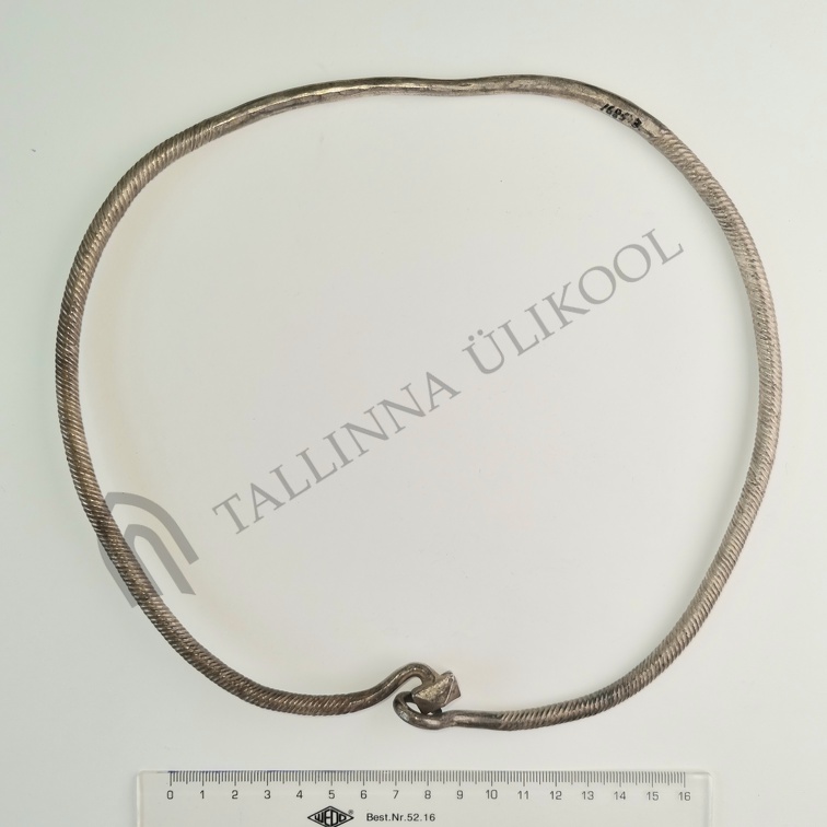 AI-1685:3 Permi kubermang, nn. Permi tüüpi kaelavõru (f. Heikki Pauts)