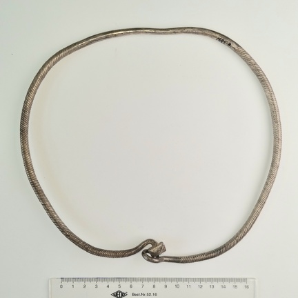 AI-1685:3 Permi kubermang, nn. Permi tüüpi kaelavõru (f. Heikki Pauts)