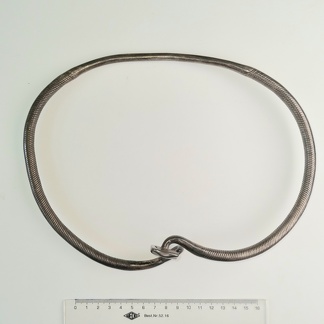 AI-1685:2 Permi kubermang, nn. Permi tüüpi kaelavõru (f. Heikki Pauts)