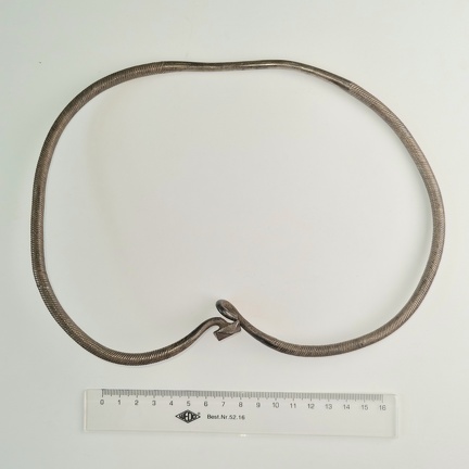 AI-1685:6 Permi kubermang, nn. Permi tüüpi kaelavõru (f. Heikki Pauts)