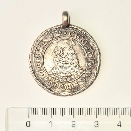 AI-453 Tartumaa, ripatsmünt (f. Heikki Pauts)